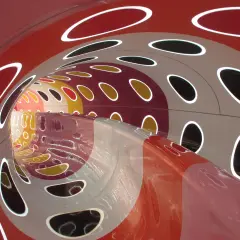 Bunter Tunnel mit ovalen Öffnungen, bereit für einen Miramar Rutschen Race.