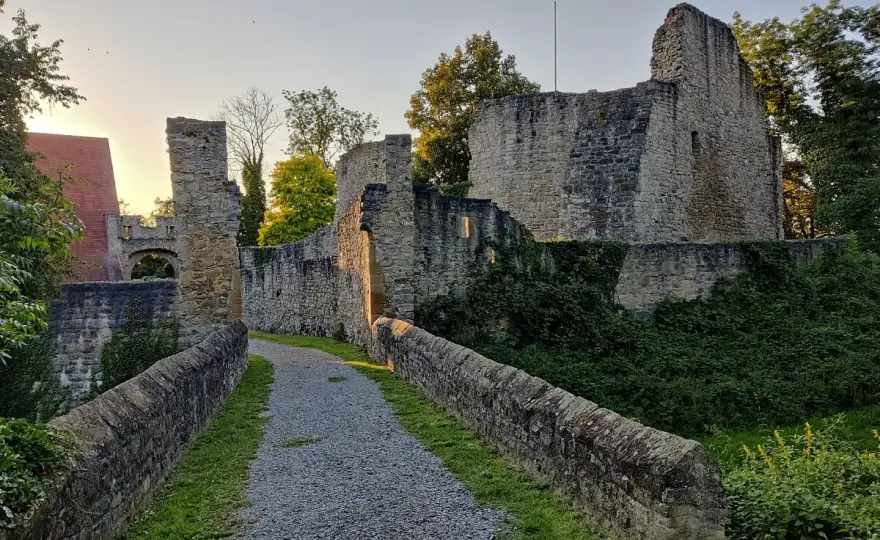 Burg Nippenburg - Mittelalter erleben statt nur lesen