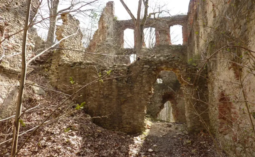 Ruine Hochhaus: Geschichte, Tipps & Rieskrater-Blick