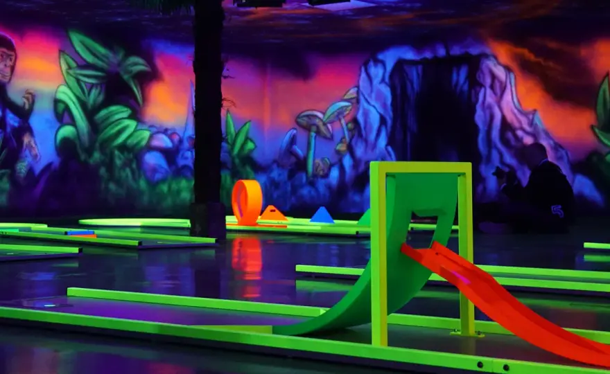 Schwarzlicht Minigolf Heilbronn - Lohnt sich das für Familien?