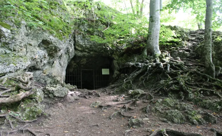 Finstere Loch Heubach - Naturhöhle am Rosenstein entdecken