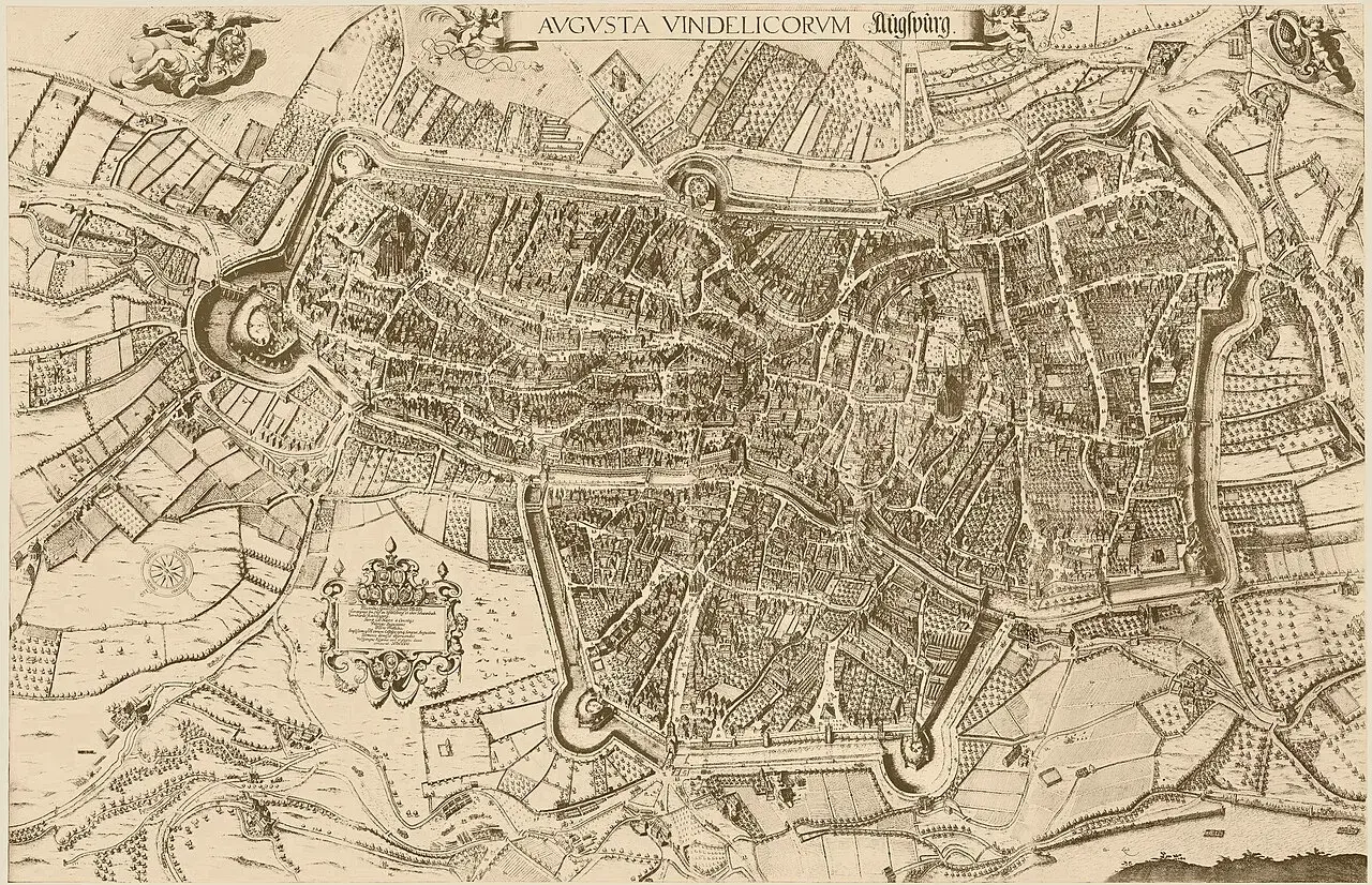 Historische Ansicht der Stadt Augsburg mit ihrer imposanten Burg und Stadtmauern, umgeben von Feldern und Wasserwegen.